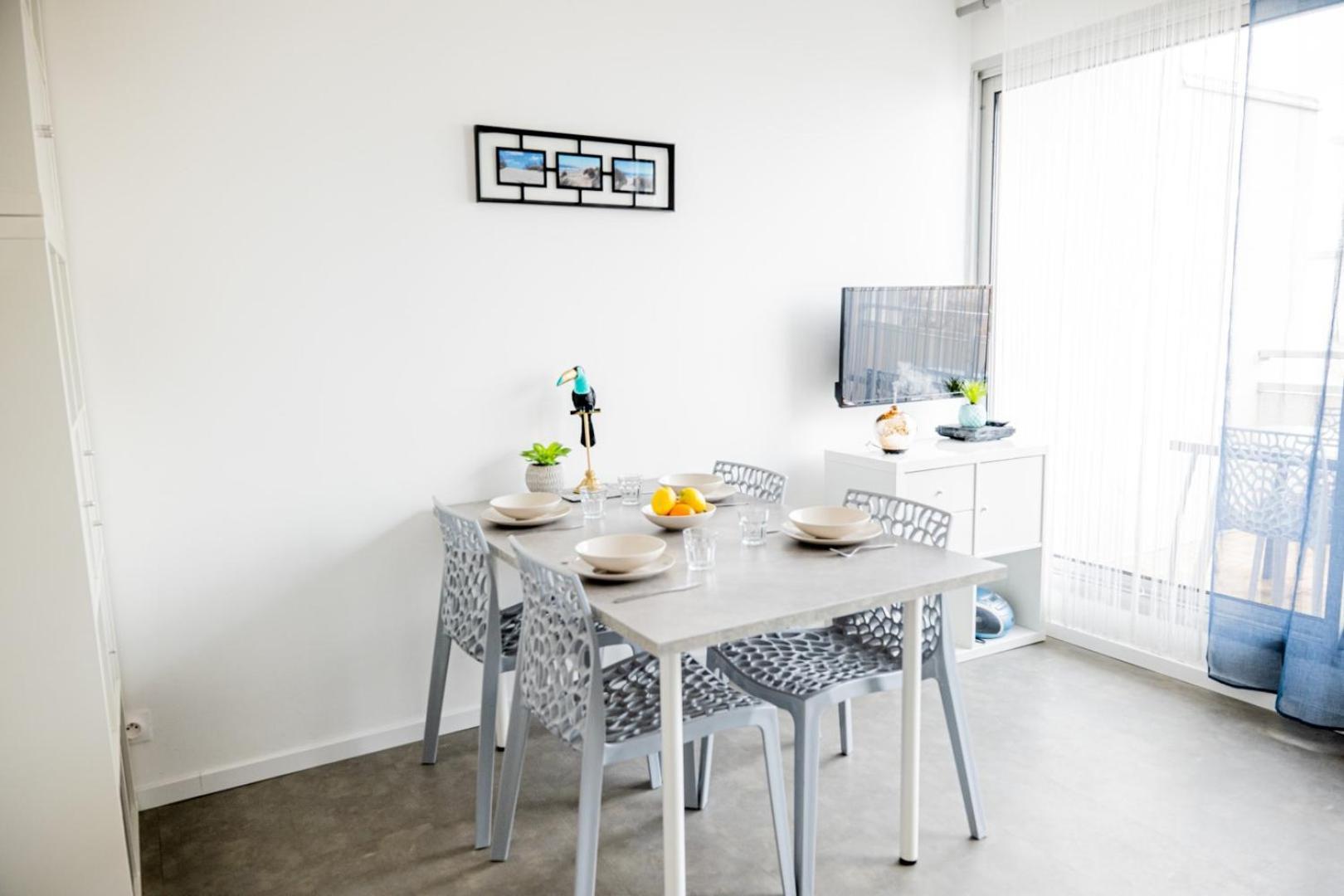Le Pacifica: Beachfront Apartment with Parking, Wi-Fi & AC La Grande-Motte Exterior photo