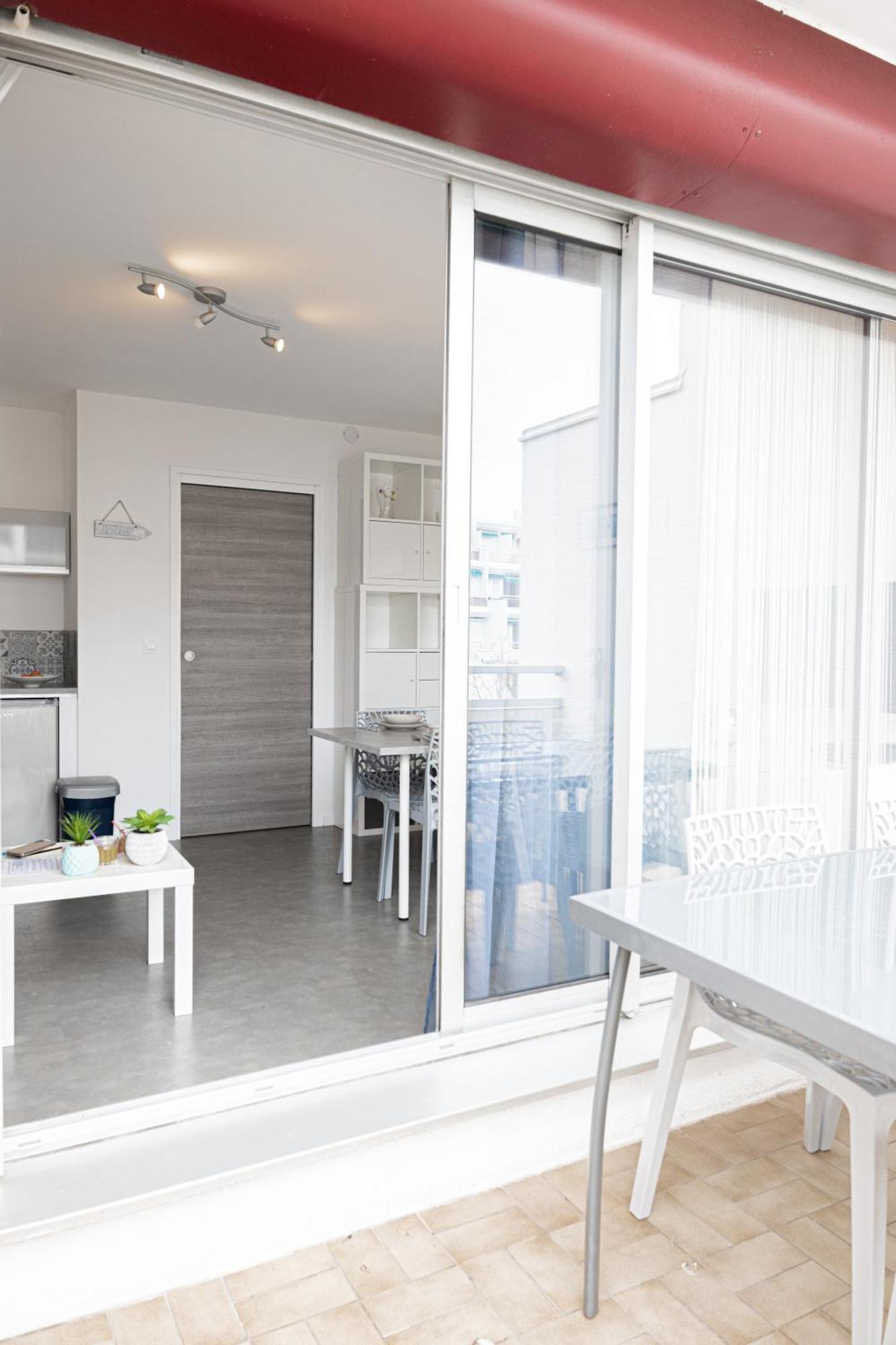 Le Pacifica: Beachfront Apartment with Parking, Wi-Fi & AC La Grande-Motte Exterior photo
